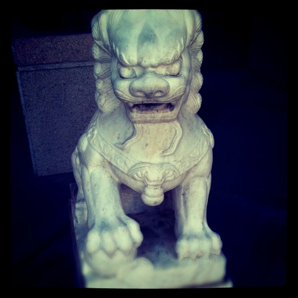 foo dog statue