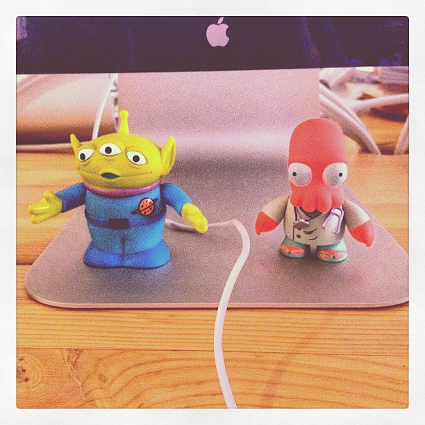 two toys of an alien from Toy Story and Zoidberg from Futurama