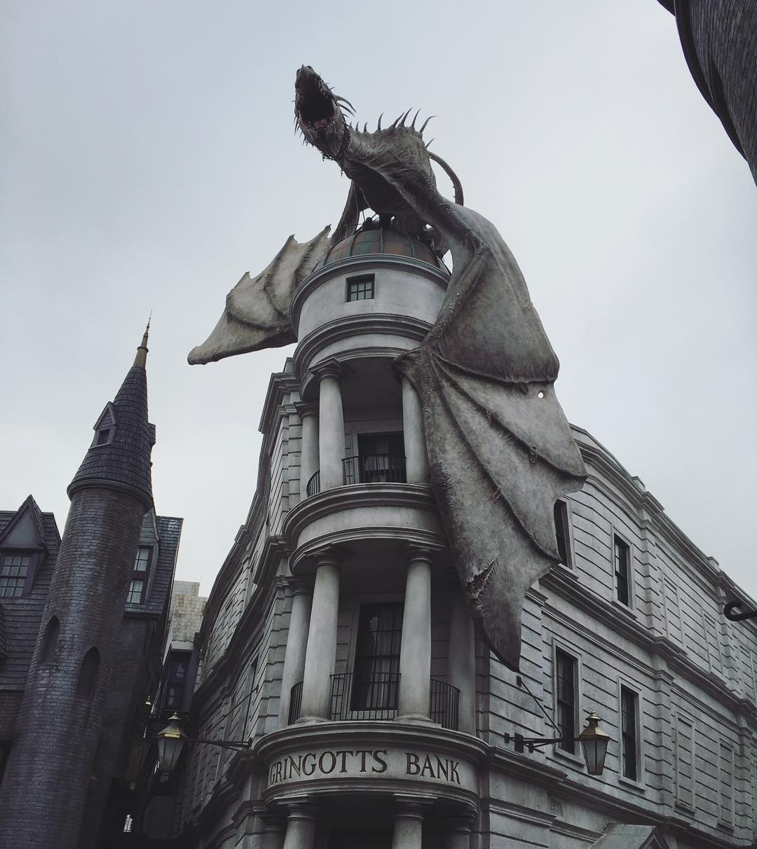 giant dragon atop the roof at Gringotts Bank