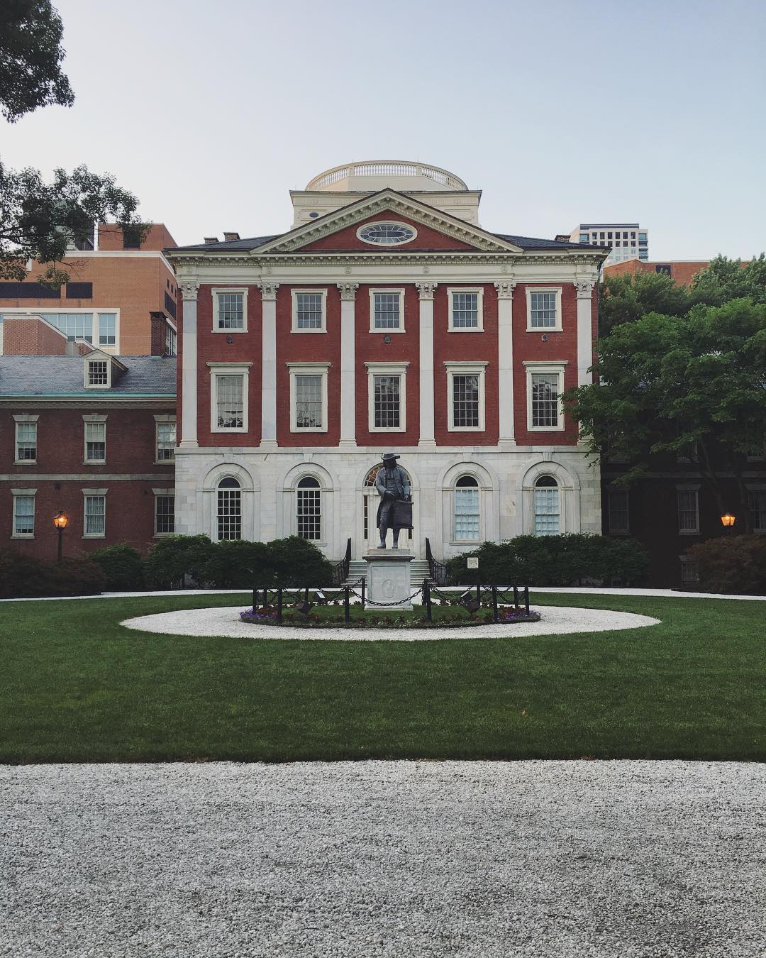 Pennsylvania Hospital with Ben Franklin statue outside