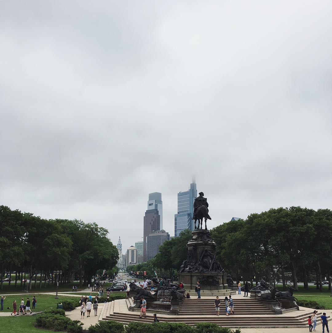 Eakins Oval and Washington Monument with cloudy sky behind