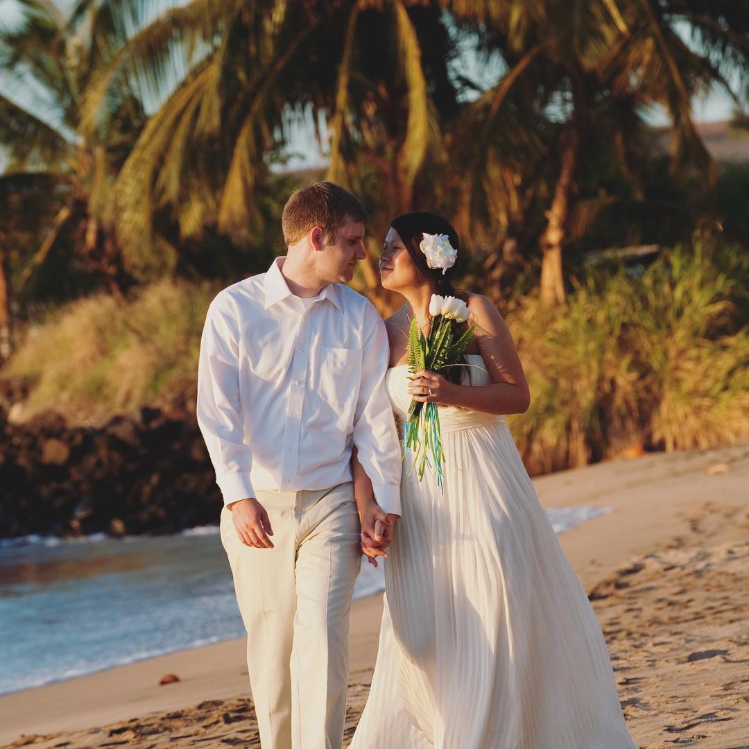 Lynn and Clay walking down the beach on their wedding day